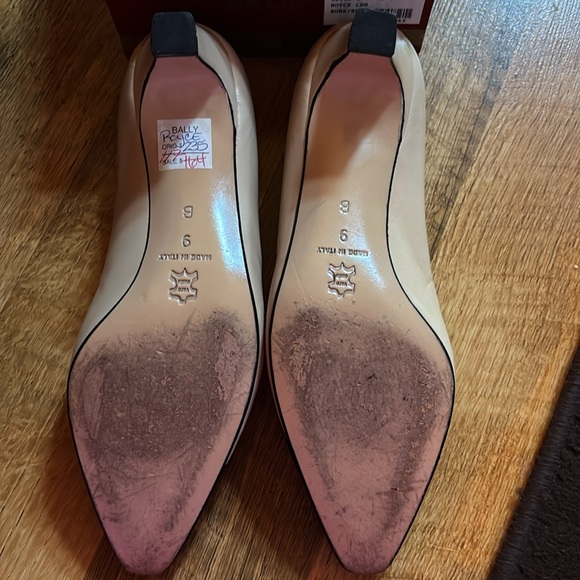 Vintage Bally Royce Bone and Black Heels - Picture 6 of 10